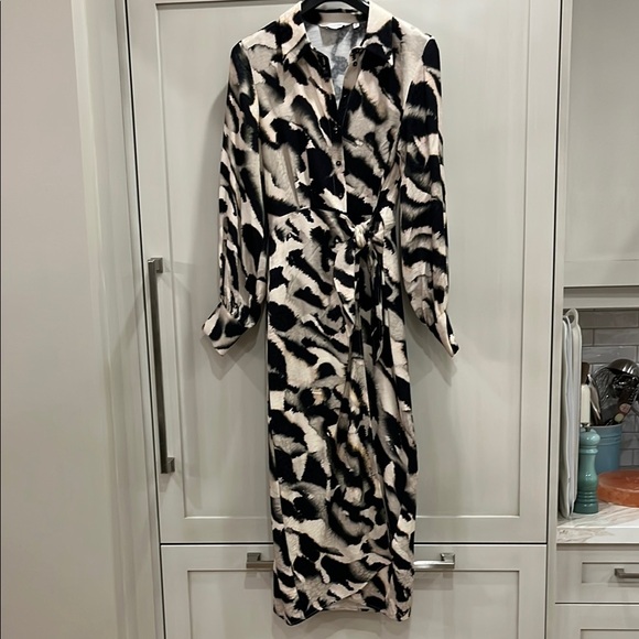 EUC & Other Stories black and tan print tie belted long sleeve wrap midi dress. - Picture 4 of 16